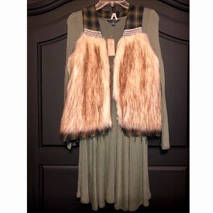 🌻 American Eagle Green Sweater Dress 🌻